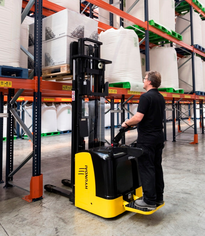 HYUNDAI 15ESR elstabler m/ståplade