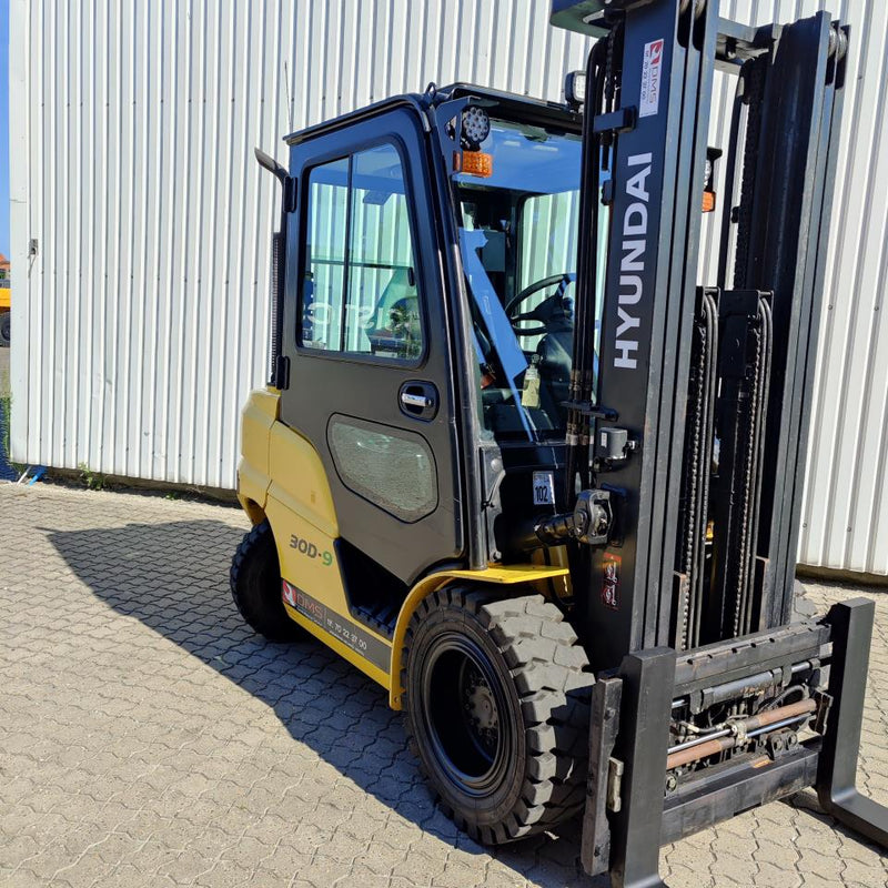 Hyundai 30D-9