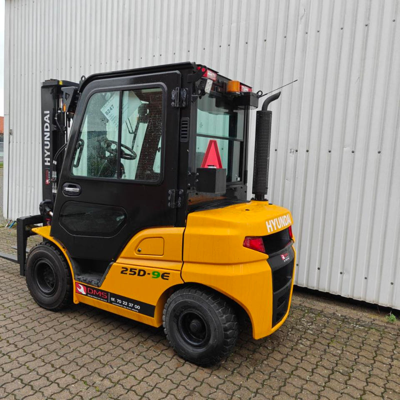 Hyundai 25D-9E