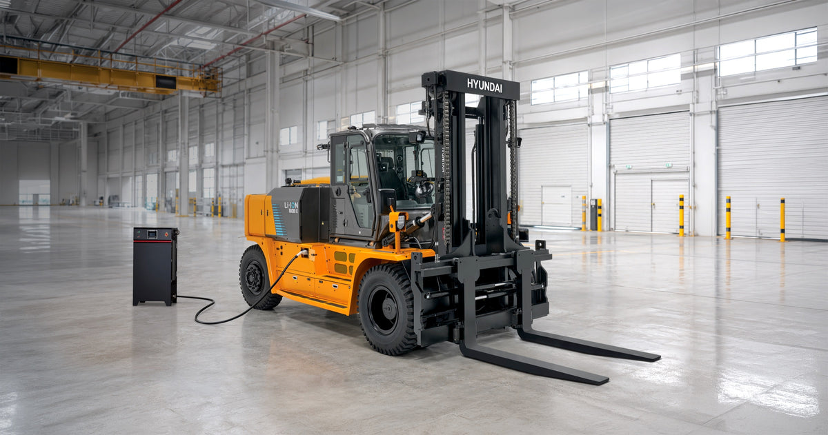 Hyundai 160B-X el-gaffeltruck til opladning i en lagerhal